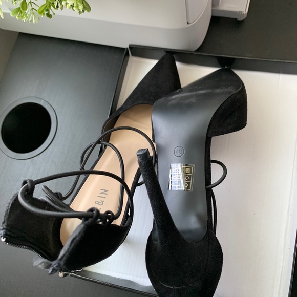 Black Criss cross strappy heels - Picture 9 of 13